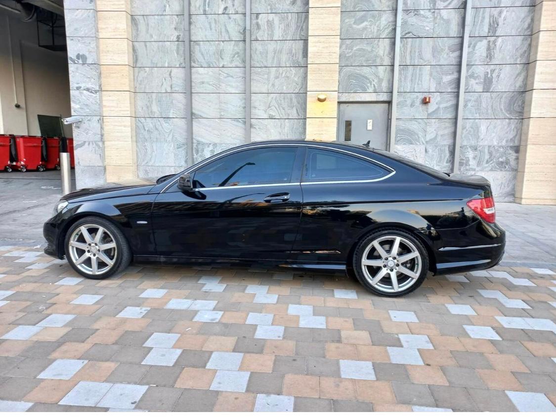 Negro Mercedes Benz C Class Coupe C 300 Coupe 2013